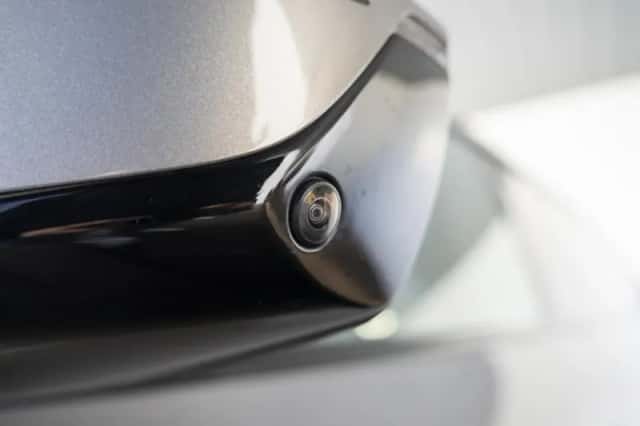 BMW iX (2023) thumbnail 23
