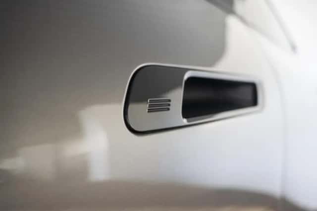 BMW iX (2023) thumbnail 24