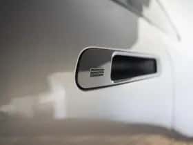 BMW iX (2023) thumbnail 24