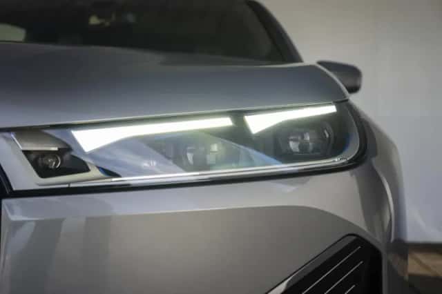 BMW iX (2023) thumbnail 25