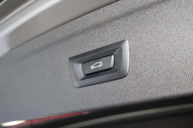 BMW iX (2023) thumbnail 28