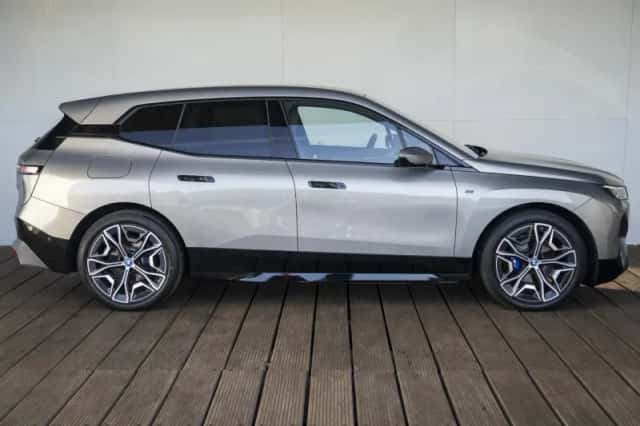BMW iX (2023) thumbnail 4