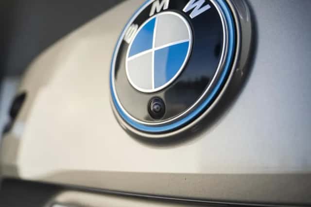 BMW iX (2023) thumbnail 32