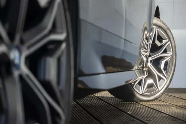 BMW iX (2023) thumbnail 33