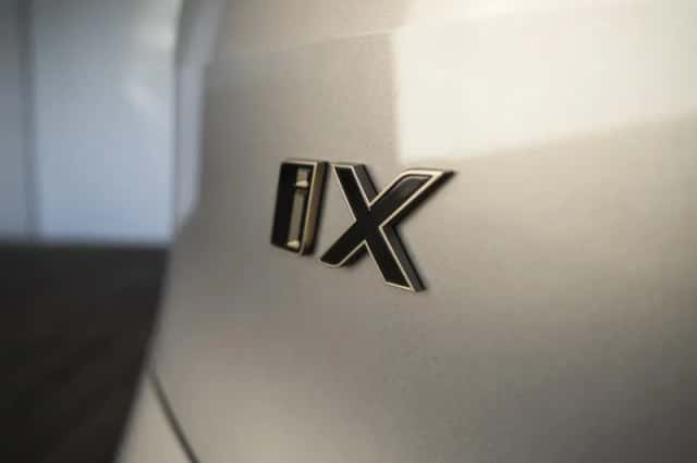 BMW iX (2023) thumbnail 35