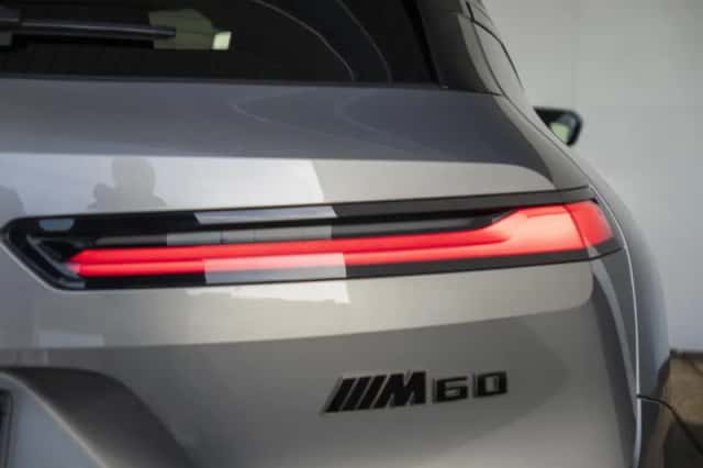 BMW iX (2023) thumbnail 36