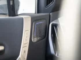 BMW iX (2023) thumbnail 40