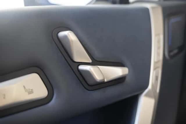 BMW iX (2023) thumbnail 41