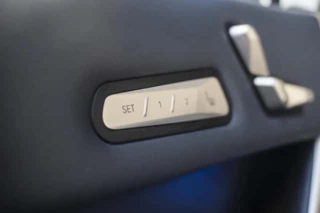 BMW iX (2023) thumbnail 42