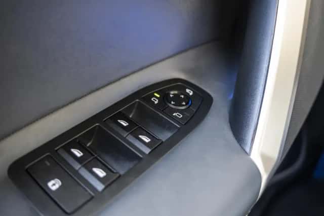 BMW iX (2023) thumbnail 43