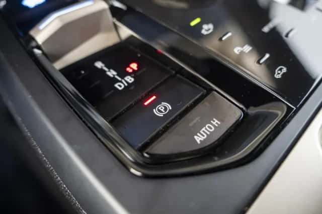 BMW iX (2023) thumbnail 48