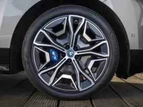 BMW iX (2023) thumbnail 6