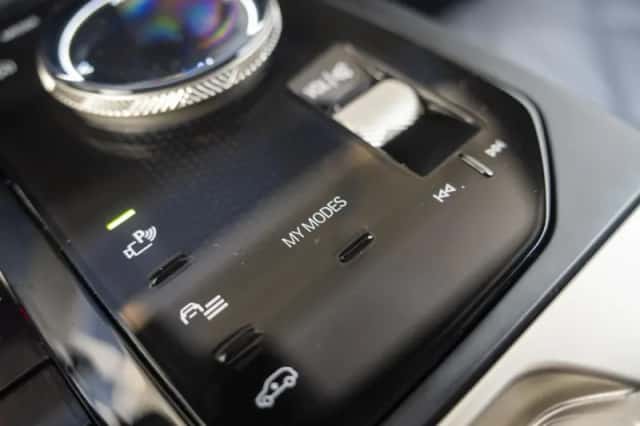 BMW iX (2023) thumbnail 51