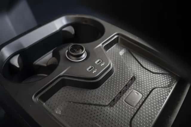 BMW iX (2023) thumbnail 52