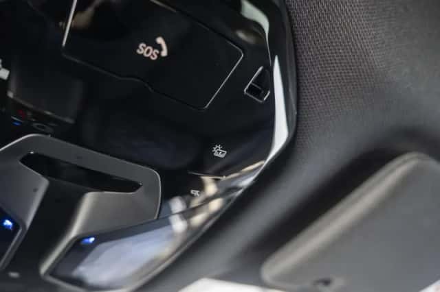 BMW iX (2023) thumbnail 53