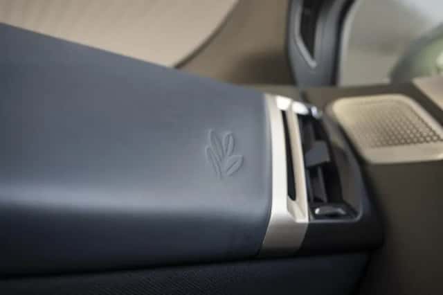 BMW iX (2023) thumbnail 54