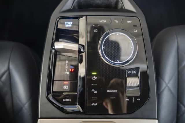 BMW iX (2023) thumbnail 57