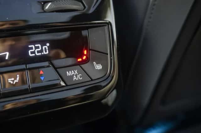 BMW iX (2023) thumbnail 58