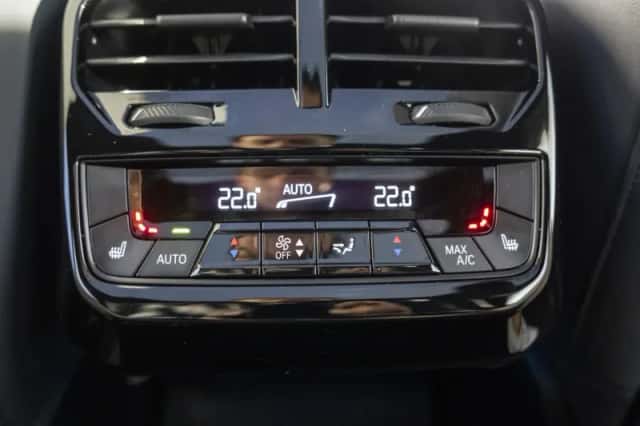 BMW iX (2023) thumbnail 59