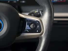 BMW iX (2023) thumbnail 60