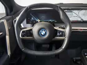 BMW iX (2023) thumbnail 7