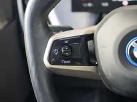 BMW iX (2023) thumbnail 61
