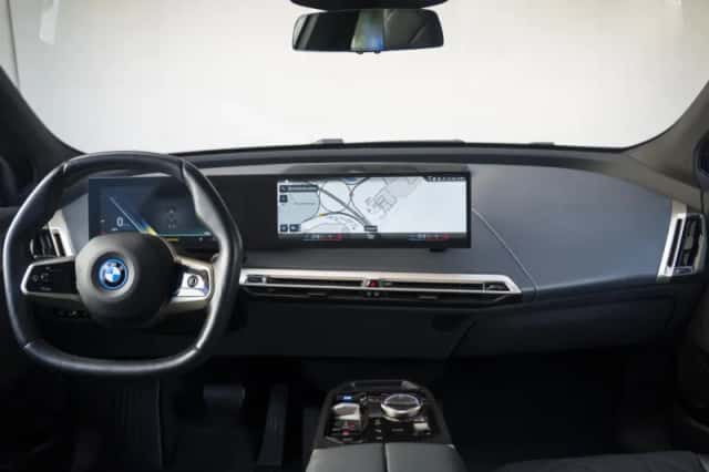 BMW iX (2023) thumbnail 9