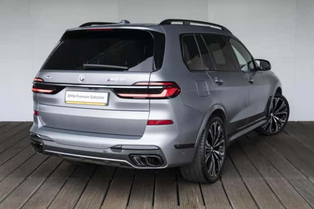 BMW X7 (2023) thumbnail 2