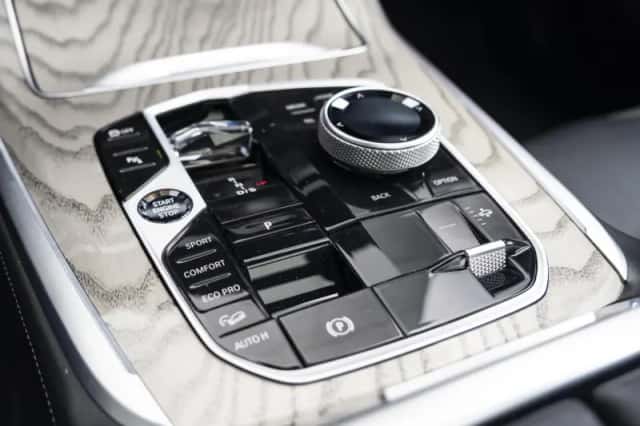 BMW X7 (2023) thumbnail 13