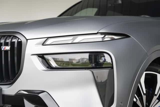 BMW X7 (2023) thumbnail 16