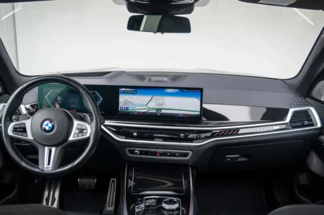 BMW X7 (2023) thumbnail 3