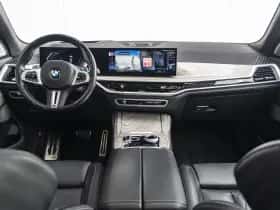 BMW X7 (2023) thumbnail 3