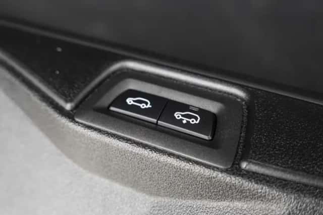 BMW X7 (2023) thumbnail 28