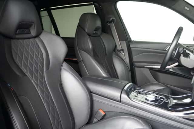 BMW X7 (2023) thumbnail 4