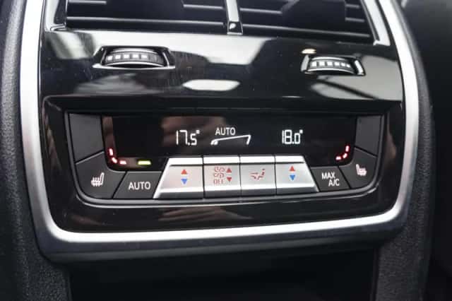 BMW X7 (2023) thumbnail 48
