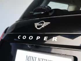 MINI Cooper (2024) thumbnail 17