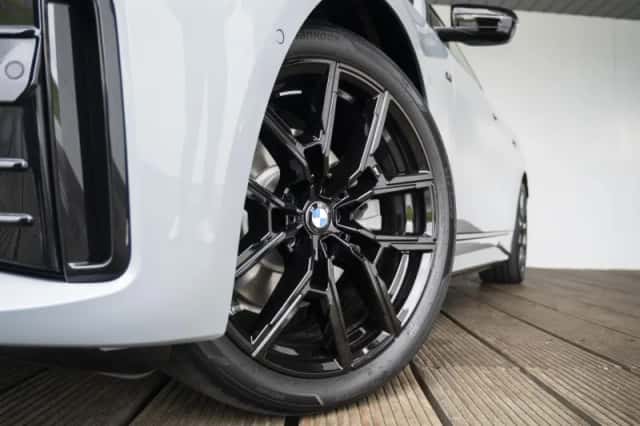 BMW i4 (2026) thumbnail 16