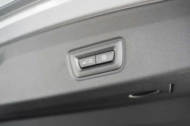 BMW i4 (2026) thumbnail 24