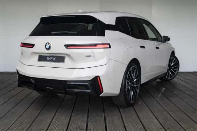 BMW iX (2026) thumbnail 2