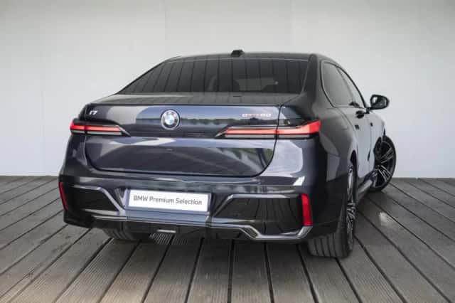 BMW i7 (2026) thumbnail 2