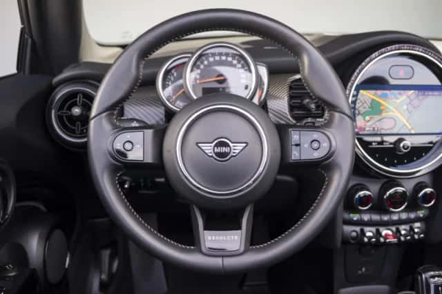 MINI Cabrio (2023) thumbnail 12