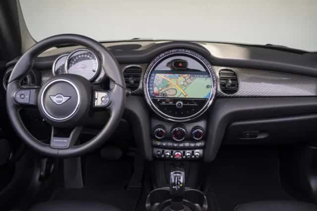 MINI Cabrio (2023) thumbnail 3