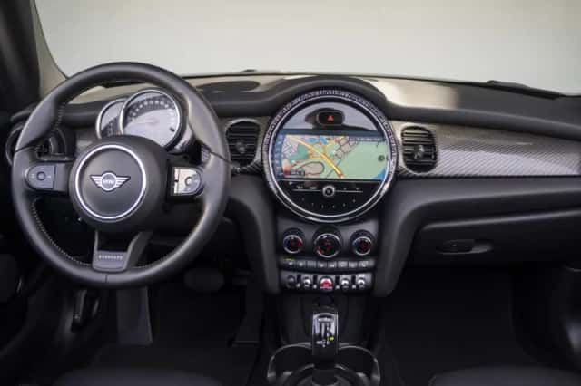 MINI Cabrio (2023) thumbnail 3