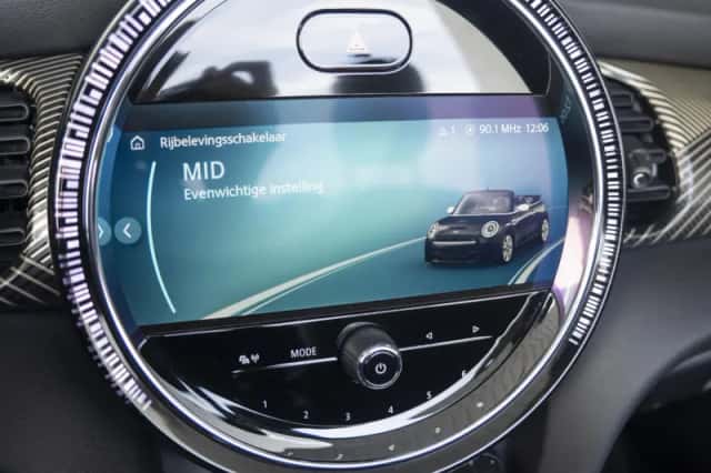 MINI Cabrio (2023) thumbnail 22