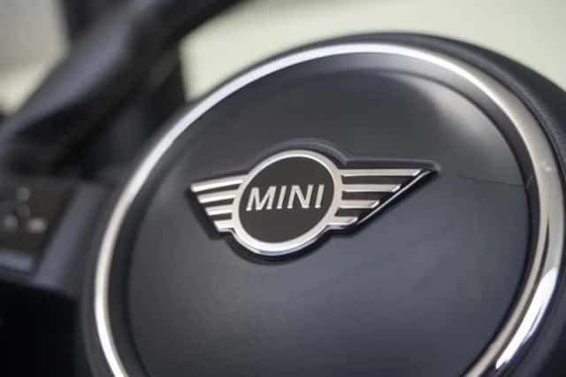 MINI Cabrio (2023) thumbnail 28