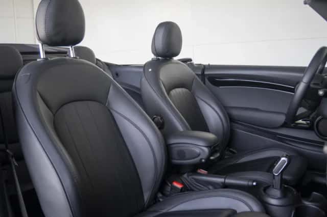 MINI Cabrio (2023) thumbnail 4