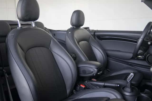 MINI Cabrio (2023) thumbnail 4