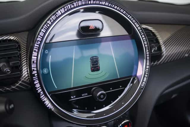 MINI Cabrio (2023) thumbnail 34