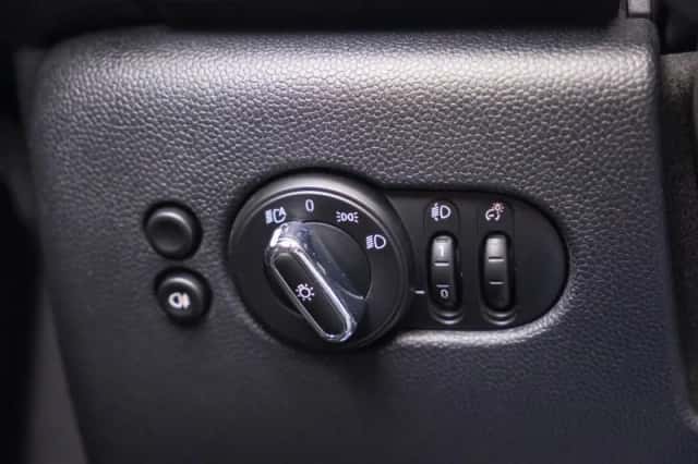 MINI Cabrio (2023) thumbnail 39