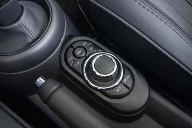 MINI Cabrio (2023) thumbnail 40
